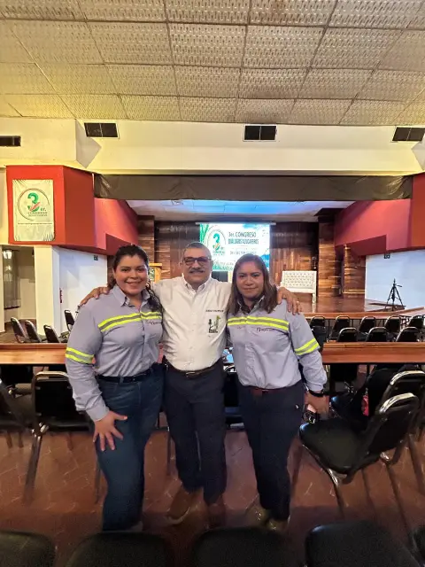 Asistentes del congreso en el salón