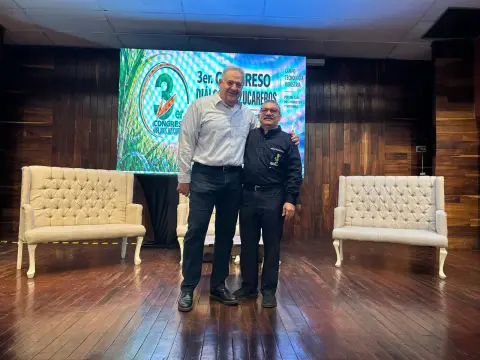 Asistentes en el escenario del 3er Congreso