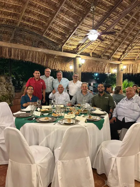 Productores e industriales durante la cena del congreso