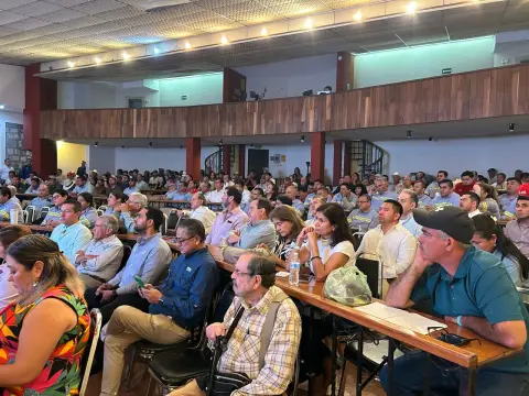 Productores e industriales atentos a las conferencias