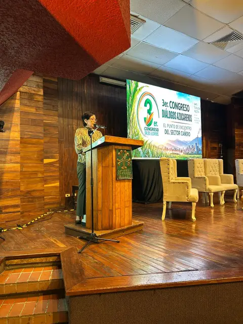 Ponente en el atril del 3er Congreso