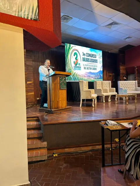 Inauguración de las conferencias desde el atril